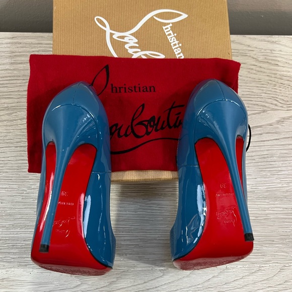 Christian Louboutin “So Kate” - Picture 3 of 4